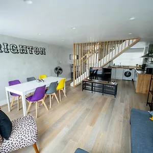 entire-apartment-in-the-heart-of-brighton-lanes.brighton-hotels-england.com/