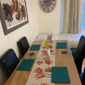  Pensjonat Luton Airport In Quiet And A Very Pleasant Area, Near London Luton Airport With Free Parking, Wifi, Smart Tv